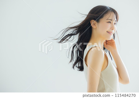頭髮飄逸的女人 115484270