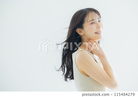 A woman with flowing hair 115484279