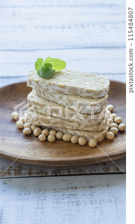 Tempeh, an Indonesian fermented soybean food 115484807