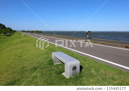 從霞浦鮎崎公園看到的霞浦湖畔自行車道 115485177