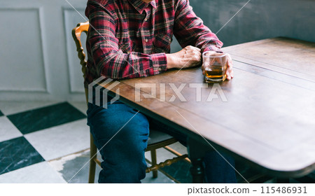 喝酒的人 喝酒的人 115486931