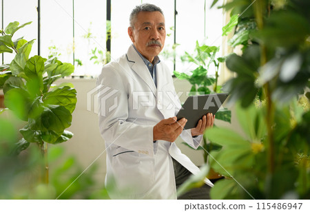 穿白大褂的學者 115486947