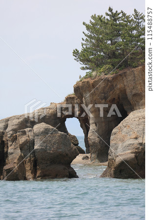 "Kuguriiwa" (passing through rock) at Motoyama Misaki Park in Sanyo Onoda City 115488757