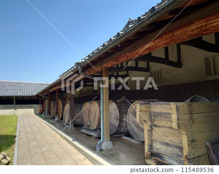 MISO barrels in old MISO warehouse / Long-established miso storehouses and miso storehouses MISO barrels in old MISO warehouse / Long-established miso storehouses and miso storehouses 115489536