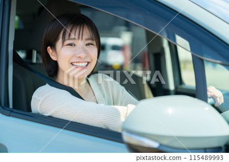 一個女人在開車 一個女人在開車 一個女人在開車 115489993