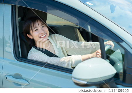 一個女人在開車 一個女人在開車 一個女人在開車 115489995