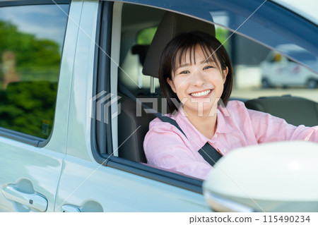 一個女人在開車 一個女人在開車 一個女人在開車 一個女人在開車 一個女人在開車 一個女人在開車 115490234
