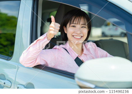 一個女人在開車 一個女人在開車 一個女人在開車 一個女人在開車 一個女人在開車 一個女人在開車 115490236