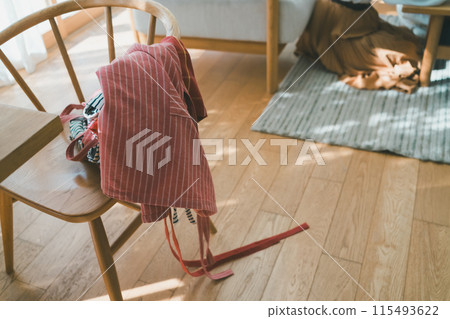 Housewife's break time Housewife's break time 115493622