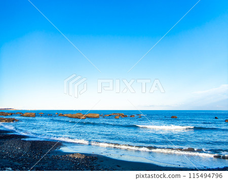 A refreshing view of the shoreline in the evening 115494796