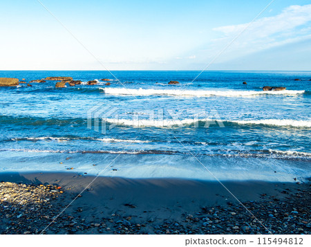 令人耳目一新的水邊景色、傍晚的海岸 115494812