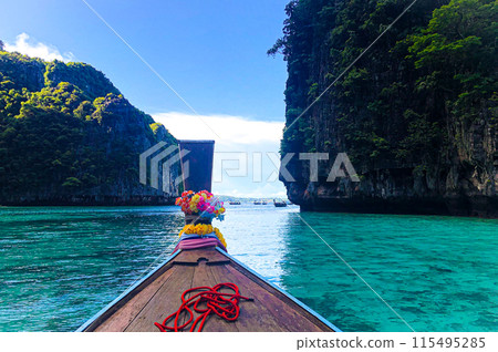 Ocean view near Maya Beach on Phi Phi Island 115495285