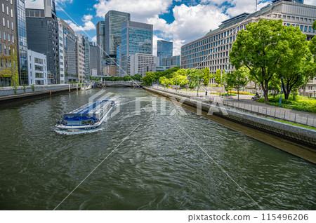 Aqualiner 在中之島公園附近的土佐堀河上航行 115496206