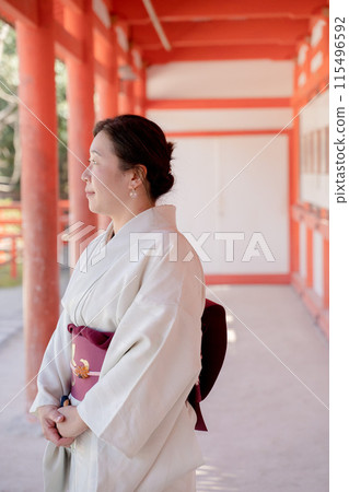 一個穿著和服的女人 115496592