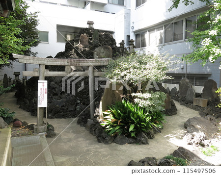 Fujizuka at Teppozu Inari Shrine in Chuo Ward, Tokyo 115497506
