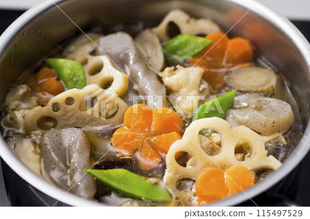 Chikuzenni stewed in a pot 115497529
