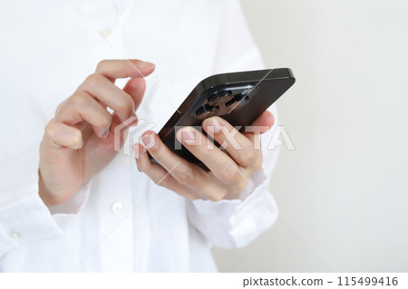 Handy to use a smartphone 115499416