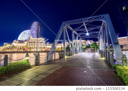 橫濱市，火車路上港二號橋的夜景 115500134