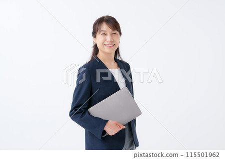 女性筆記本電腦 115501962