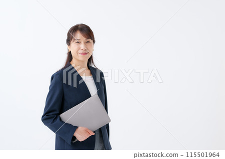 女性筆記本電腦 115501964