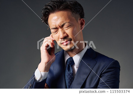 Businessman talking on a smartphone 115503374