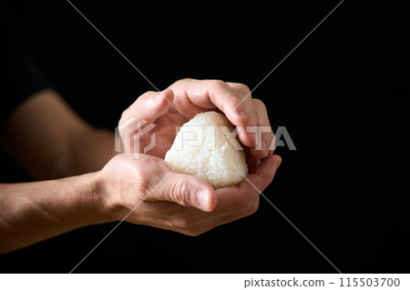 一個拿著飯糰的男人 一個拿著飯糰的男人 115503700