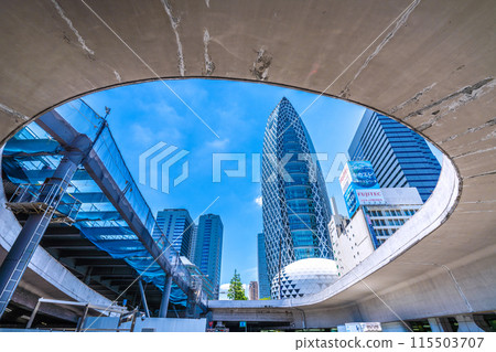 日本東京城市景觀新宿站西口重建。 (小田急百貨拆除工作正在進行中)。車站前建築物 = 2020 年 6 月 12 日 日本東京城市景觀新宿站西口重建。 (小田急百貨拆除工作正在進行中)。車站前建築物 = 2020 年 6 月 12 日 115503707