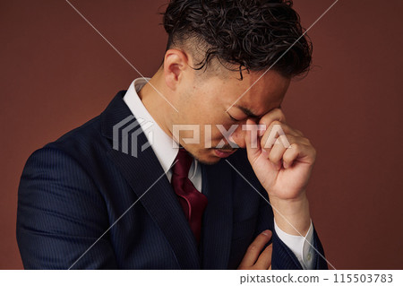 Thinking businessman 115503783