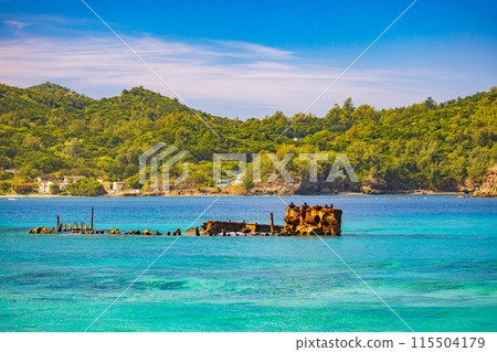 Sunken ship at Sakaiura Beach, Ogasawara Islands 115504179