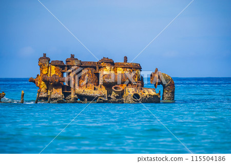 Sunken ship at Sakaiura Beach, Ogasawara Islands 115504186