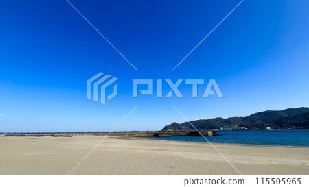 Blue sky and sandy beach 115505965