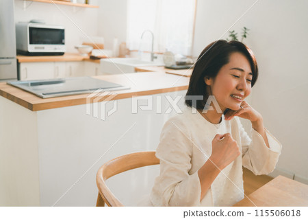 female, females, lady 115506018