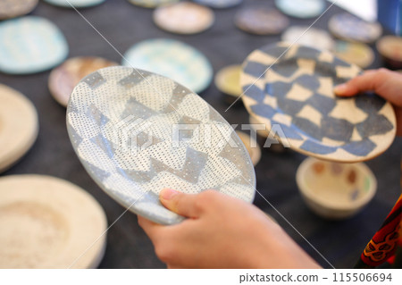 Cute Pottery Market 115506694