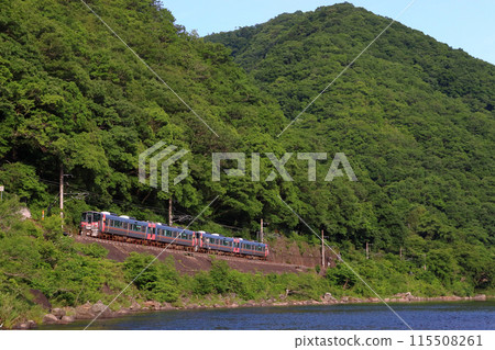 Takahashi River and Hakubi Line 227 Series Urara (Sanyo Main Line Mitsuishi bound) 115508261