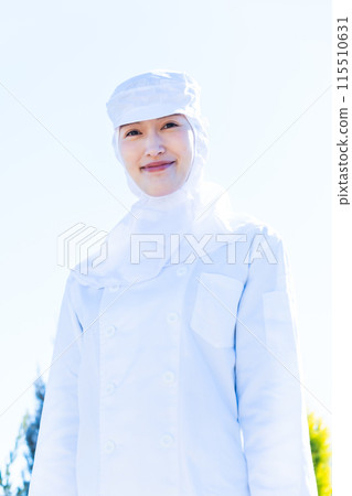 A young woman working in a future-oriented food factory 115510631