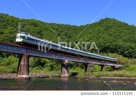 鮮綠的高橋川·博備線特急八雲:381系列車(岡山⇔出雲市) 鮮綠的高橋川·博備線特急八雲:381系列車(岡山⇔出雲市) 115511145