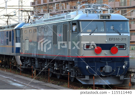九州地區新型電力機車（EF510型300系列）停靠倉敷站 115511440