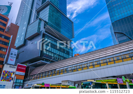 日本東京街景：彩虹色的雲突然出現（東京地鐵銀座線澀谷站後面）...=6月12日 115512723