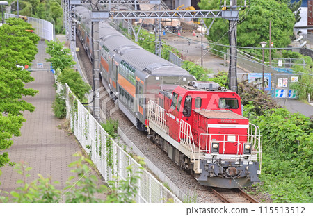 Tokaido Main Line Freight Branch Sakuragicho-Higashi-Takashima JR Freight DD200-4 (Aichi) + E233 Series 0 Green Car 115513512