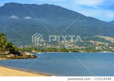 Seafront of the city of Ilhabela 115514346