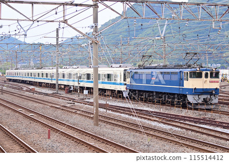 東海道本線相模貨運 JR貨運 EF65-2074+小田急8000型8261F西武鐵道轉乘 115514412