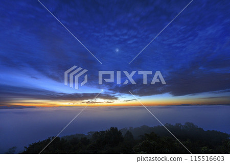 Sea of clouds and the moon and Venus shining in the morning sky at the Kiri no Umi Observatory in Miyoshi City, Hiroshima Prefecture Sea of clouds and the moon and Venus shining in the morning sky at the Kiri no Umi Observatory in Miyoshi City, Hiroshima Prefecture 115516603