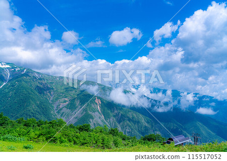 [Mountain material] Sea of clouds and Shirouma Sanzan seen from Mt. Kotomiyama [Nagano Prefecture] 115517052