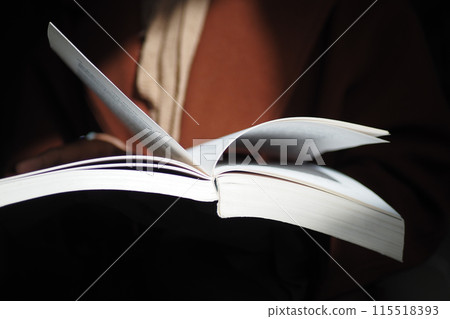 Close up of women hand turning a pager of a diary Close up of women hand turning a pager of a diary 115518393