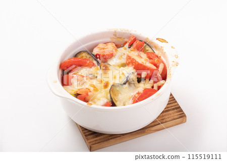 烤茄子和番茄配起司 115519111