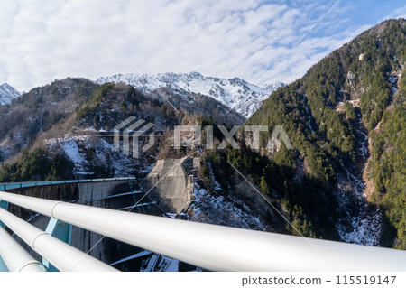 初冬從黑部水壩看到的山脈 115519147