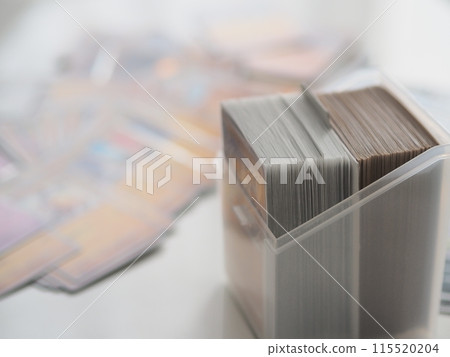 Trading cards on the desk (lots) 115520204