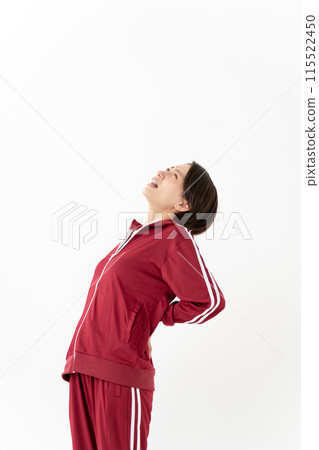 穿著球衣的女性背部疼痛 115522450