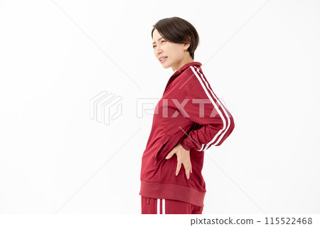 穿著球衣的女性背部疼痛 115522468