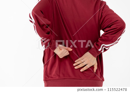 穿球衣的女人，背痛，手 115522478